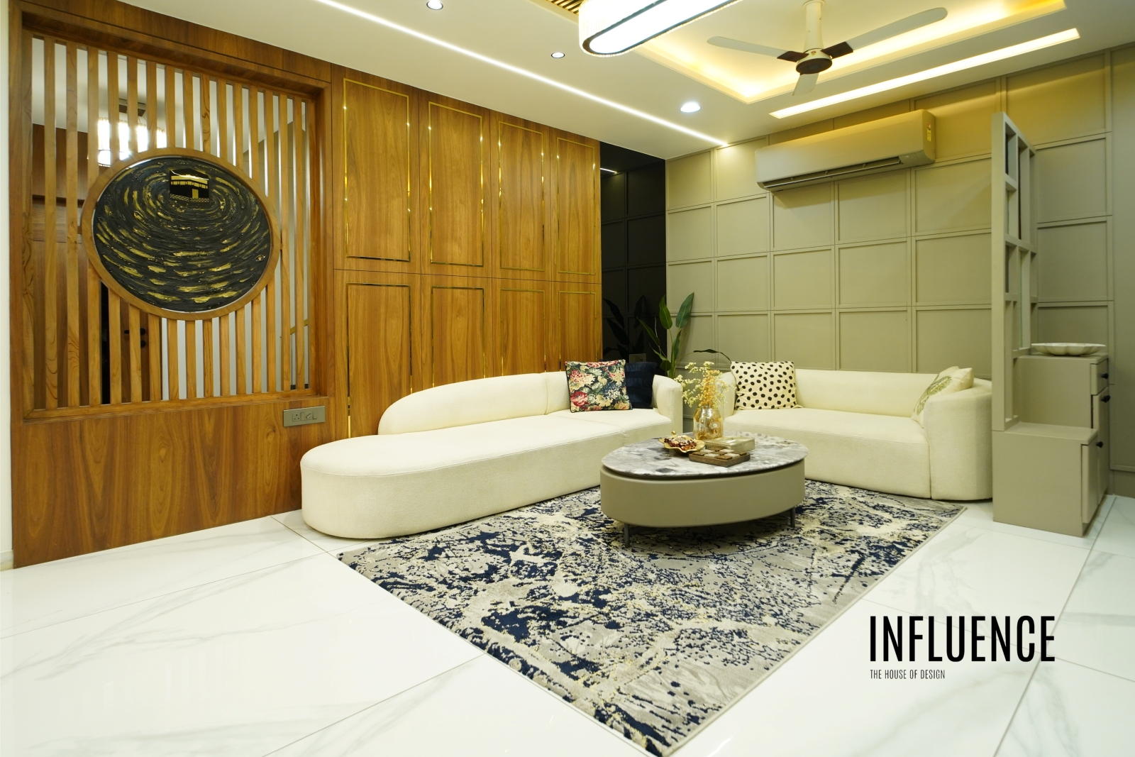 LIGHTNING BRIGHT LIVING ROOM